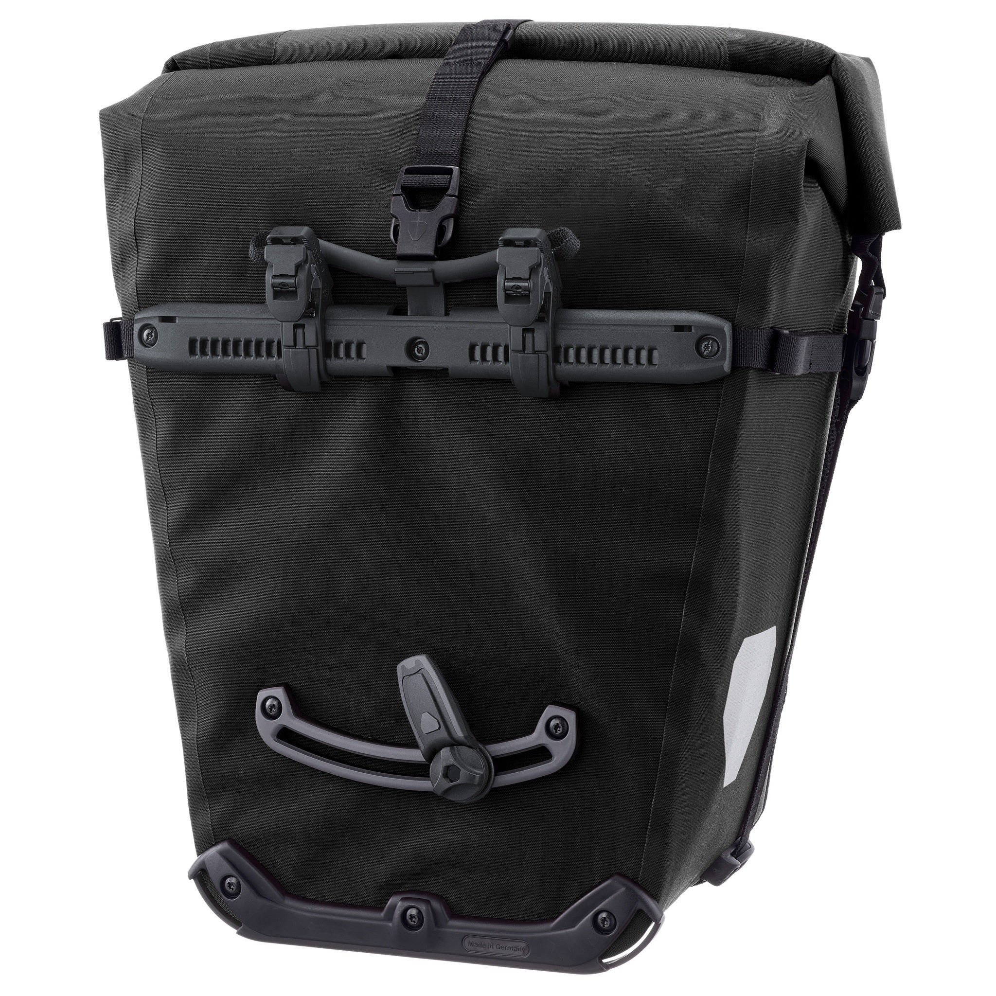 Vista posteriore di ORTLIEB Back-Roller XL Plus QL2.2 in granite - black con sistema di montaggio Quick-Lock2.2